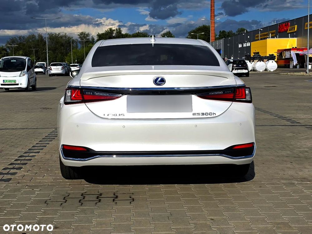 Lexus ES 300h Business Edition + - 4