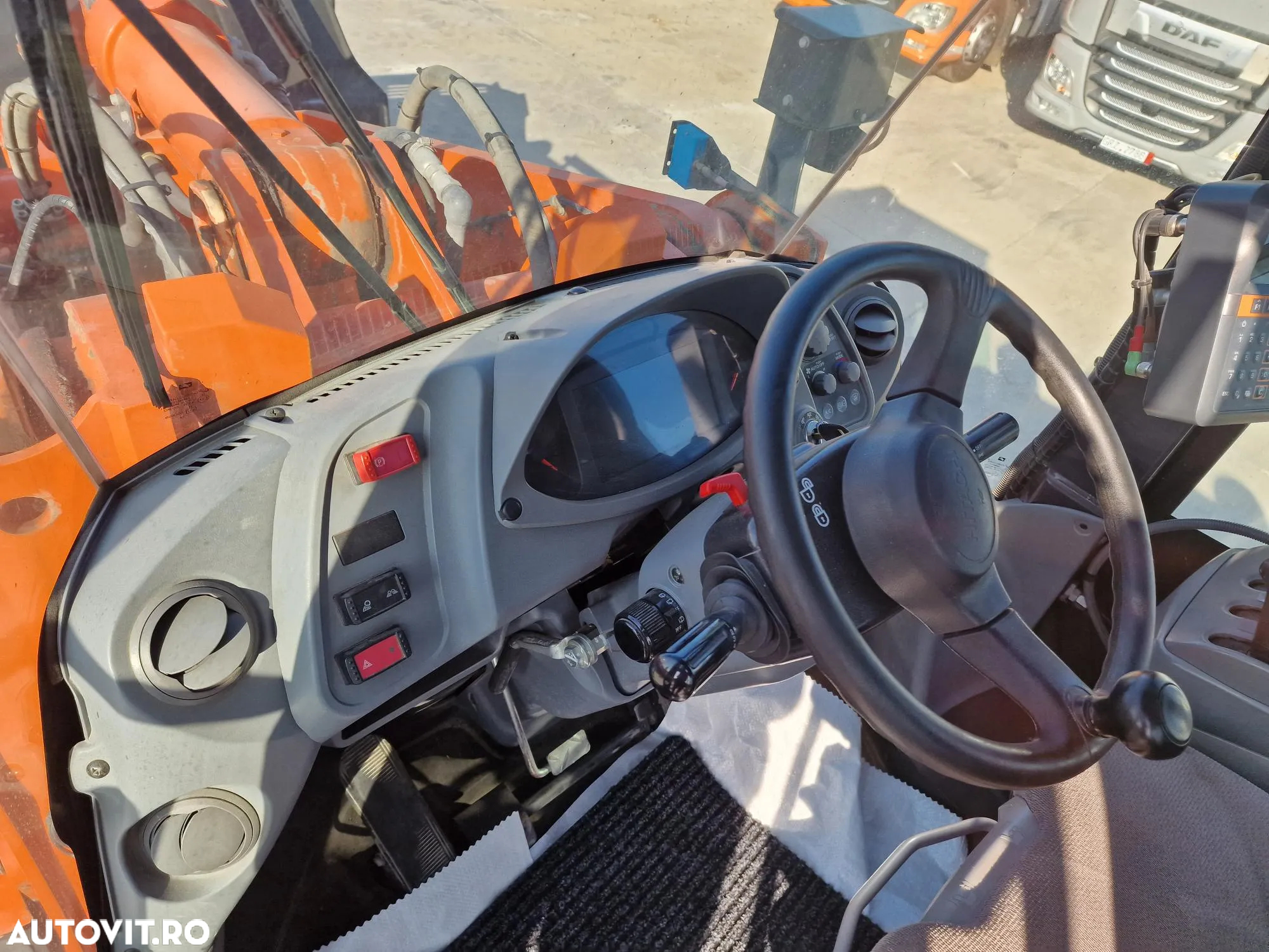 Hitachi ZW310-6, cupa NOUA 5mc, anv MICHELIN 80% ok-99.900 eur+Tva, virare JOYSTICK, gresare automata, camera spate mers masalier, consum 14l/h, produs in Japonia, posibilitate leasing 4 ani-PROMOTIE 99.900 EUR+Tva - 5