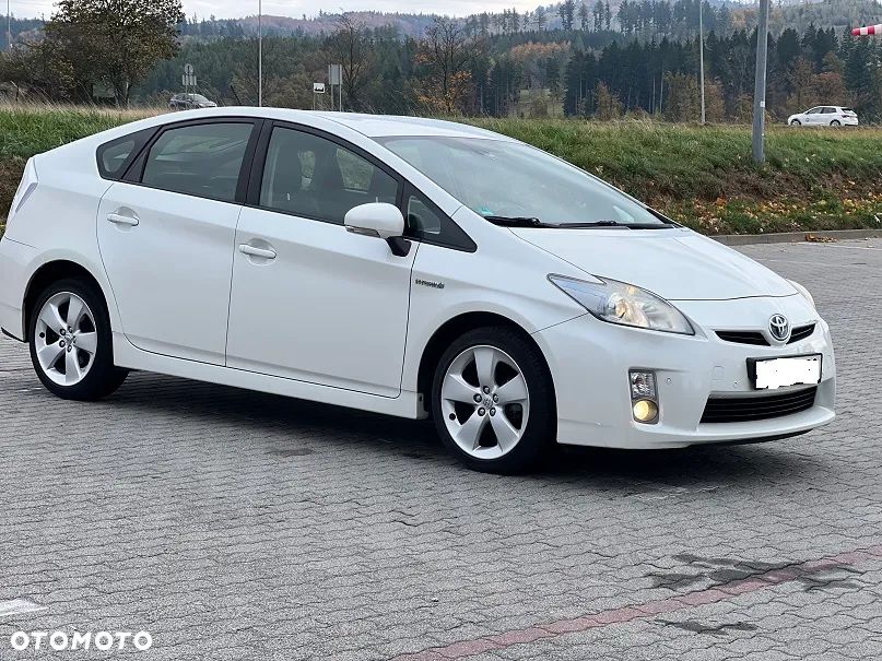 Toyota Prius (Hybrid) Executive - 10