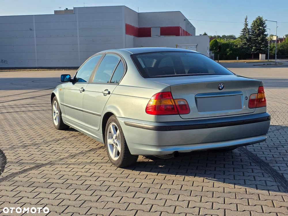 BMW Seria 3 318i - 4