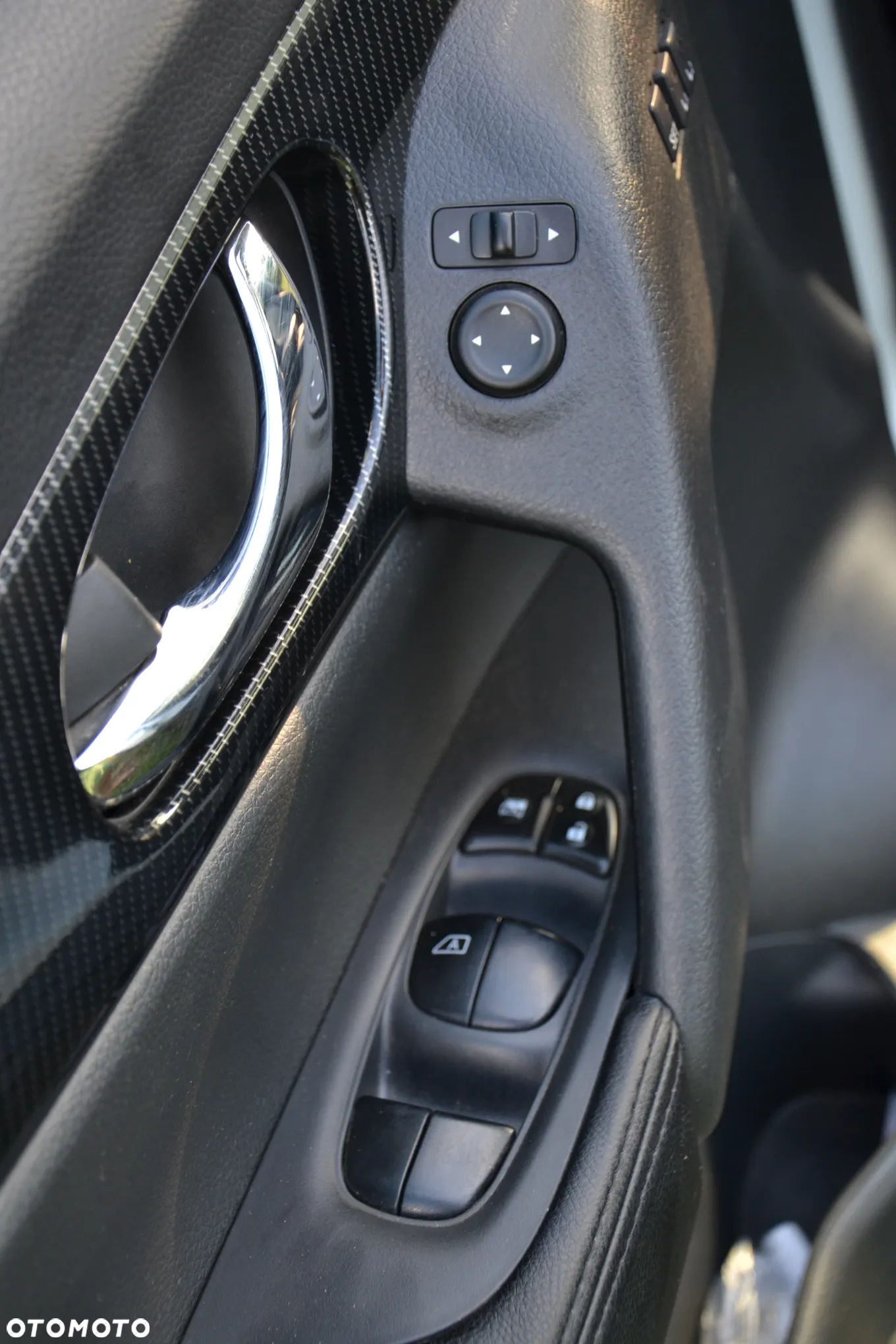 Nissan Rogue - 14
