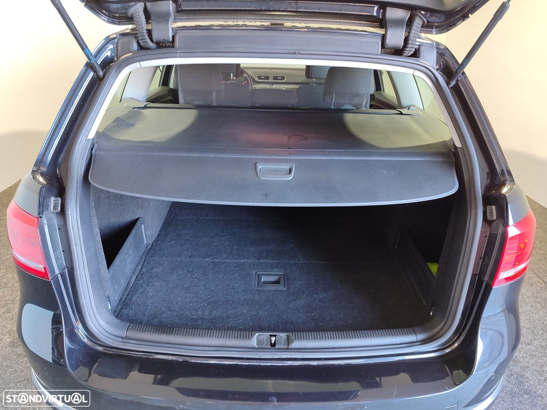 VW Passat Variant 1.6 TDI Confortline BlueMotion - 35