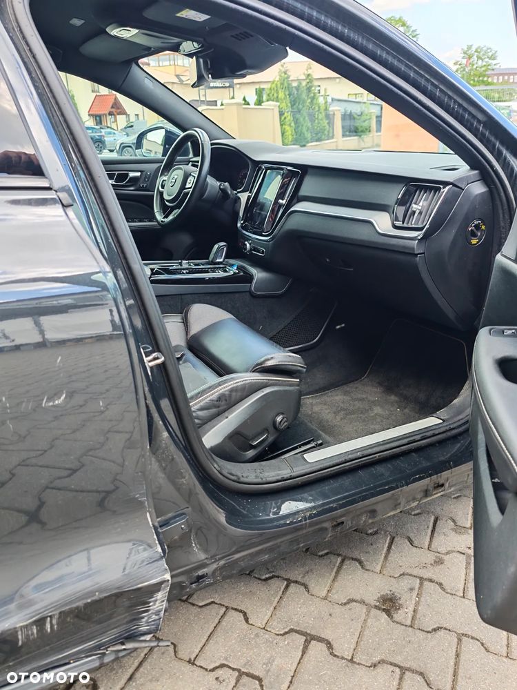 Volvo V60 T8 AWD Plug-In Hybrid R-Design - 19