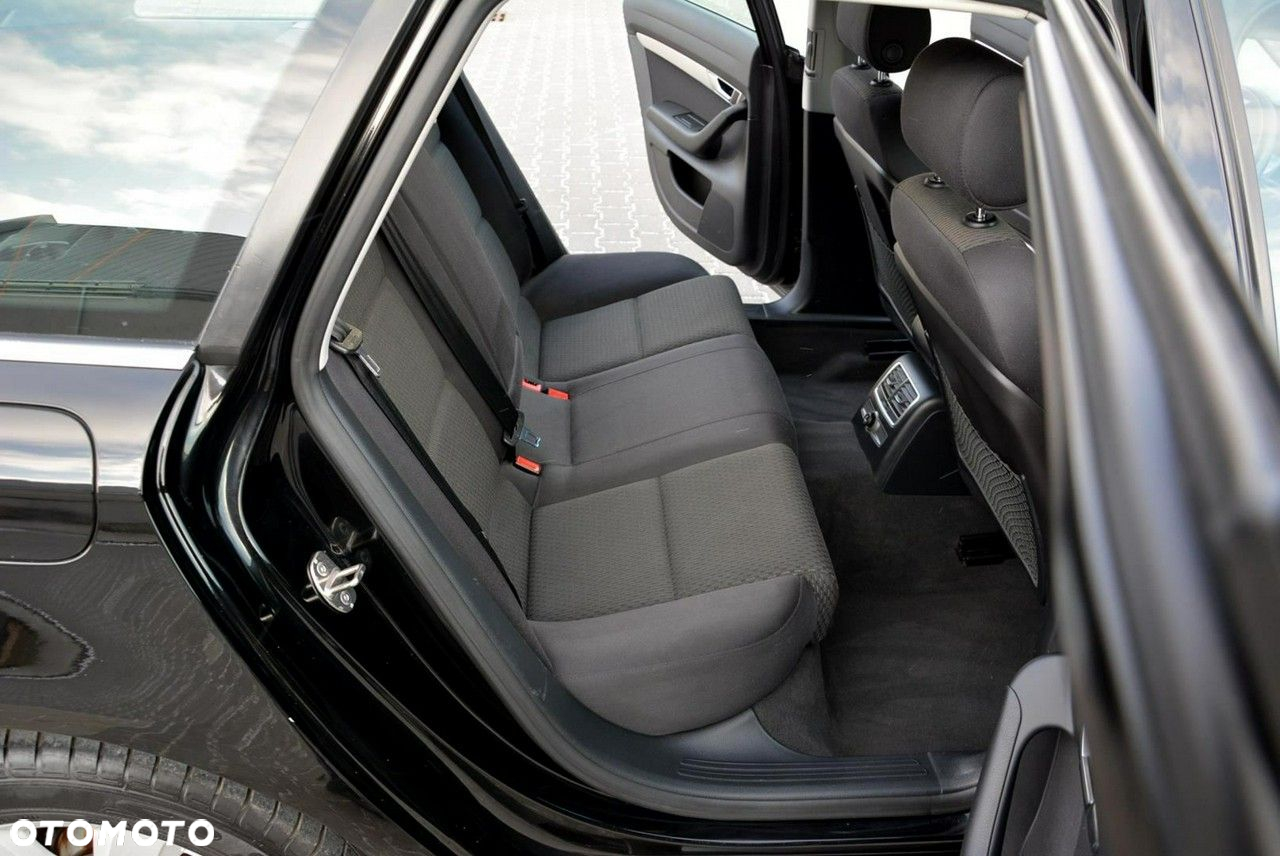 Audi A6 Avant 2.4 - 16