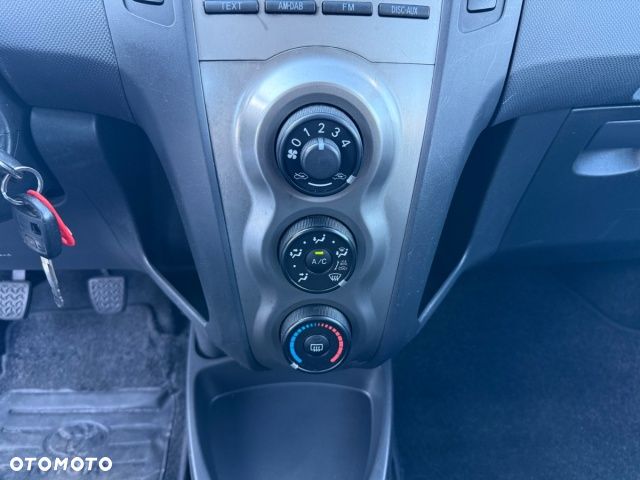 Toyota Yaris - 16
