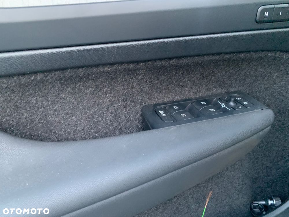 Volvo XC 40 B4 B DKG Ultimate Dark - 18