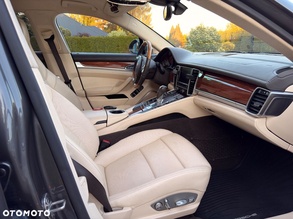 Porsche Panamera 4S Executive - 23