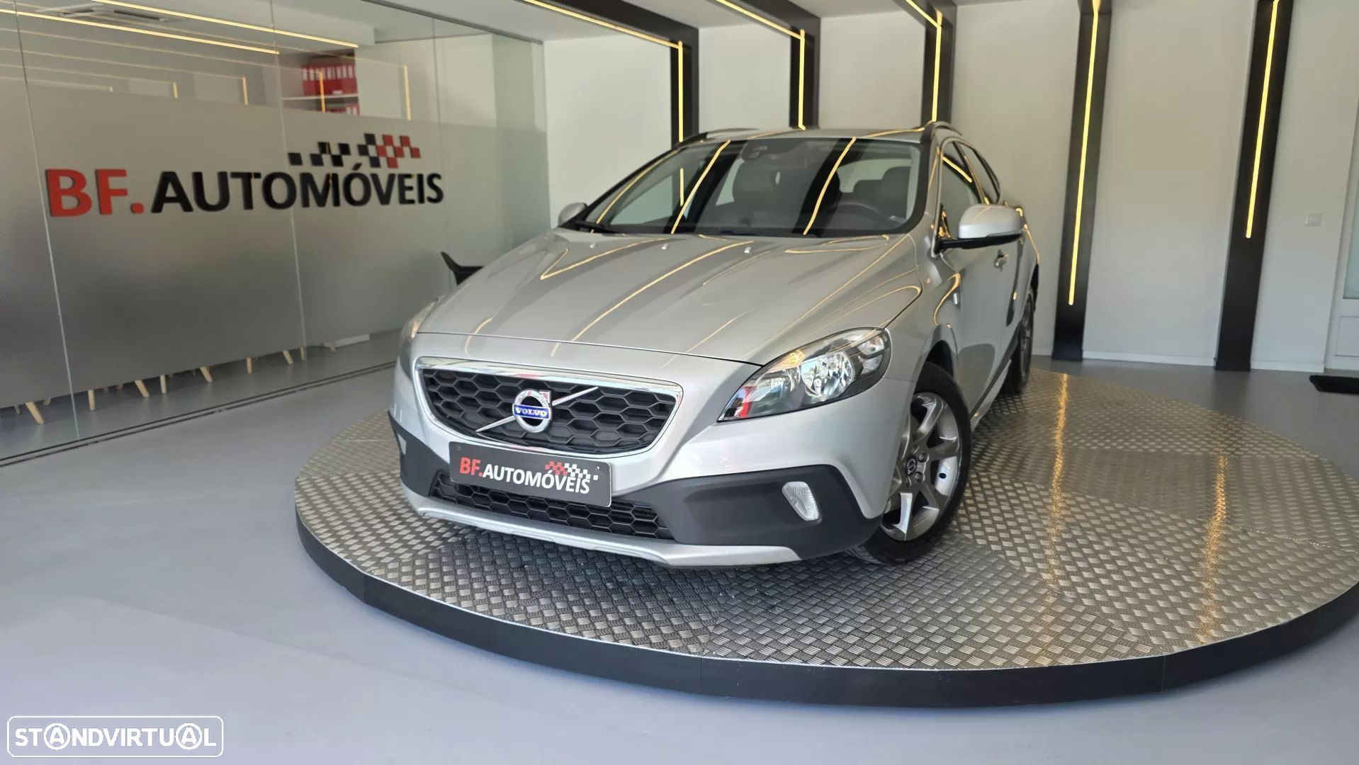 Volvo V40 Cross Country 2.0 D2 VOR Geartronic - 1