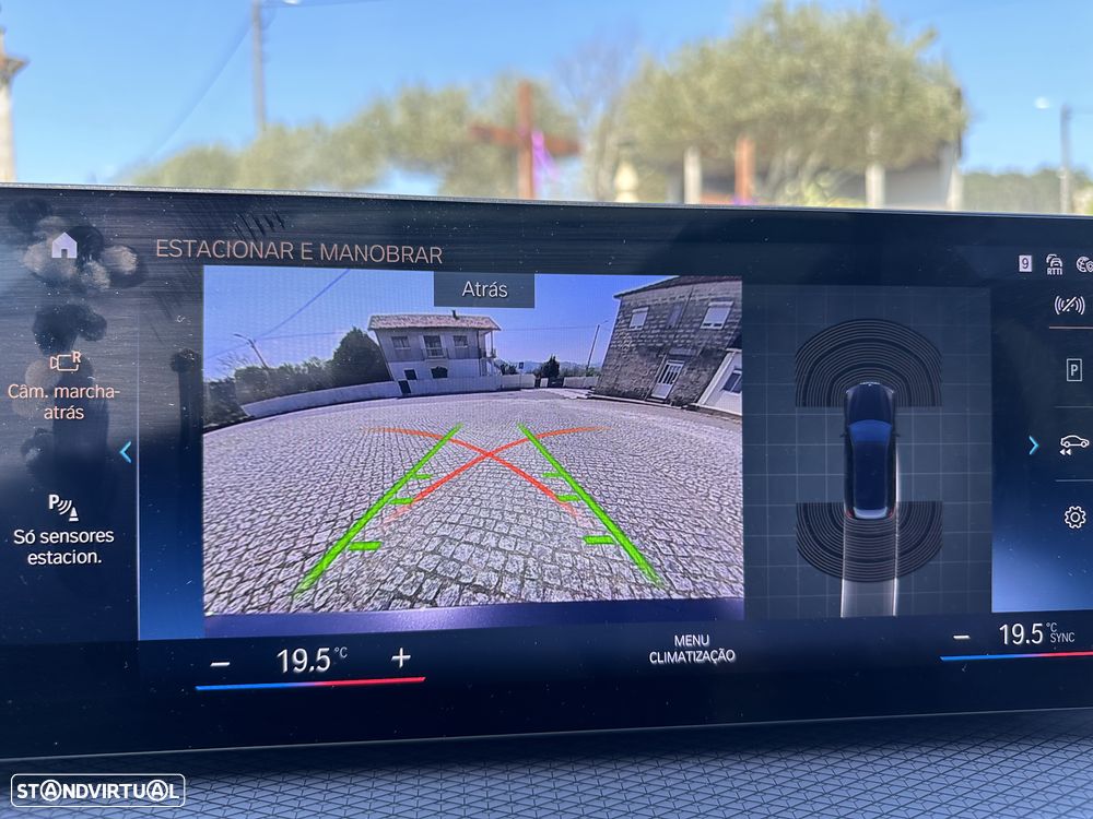 BMW 330 e Pack Desportivo M Pro Auto - 34