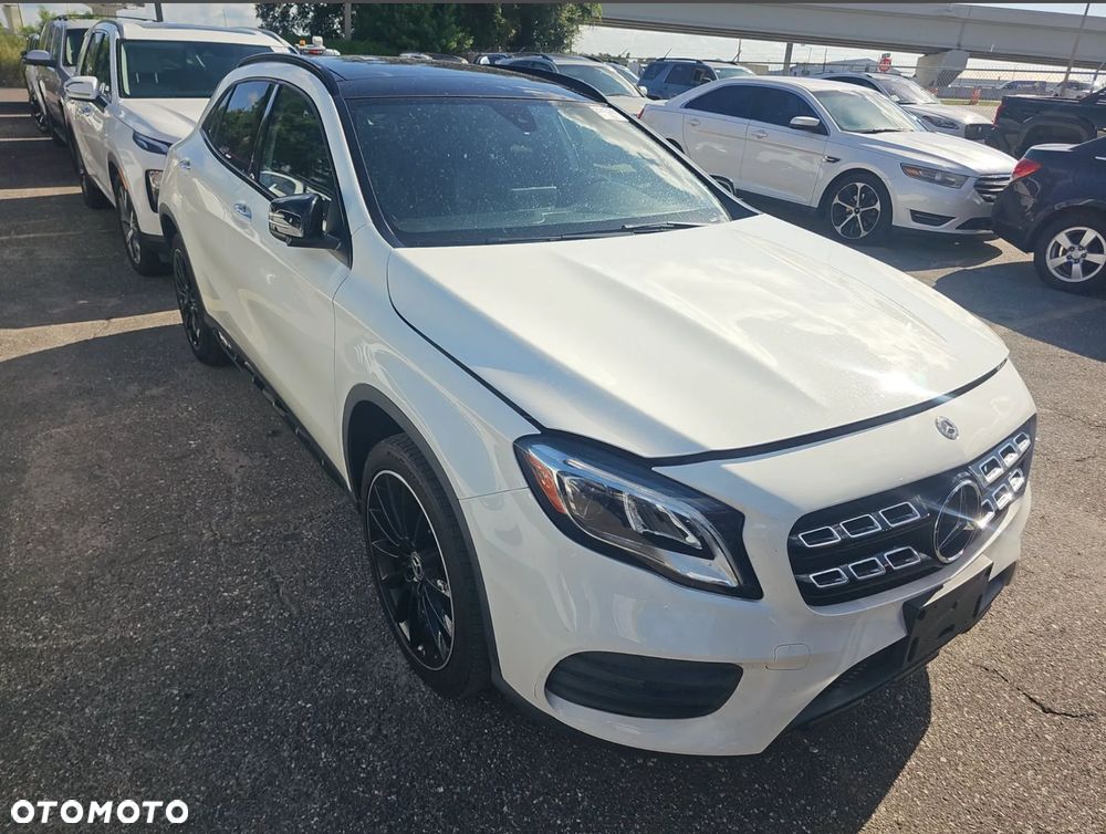 Mercedes-Benz GLA 250 4Matic 7G-DCT - 4