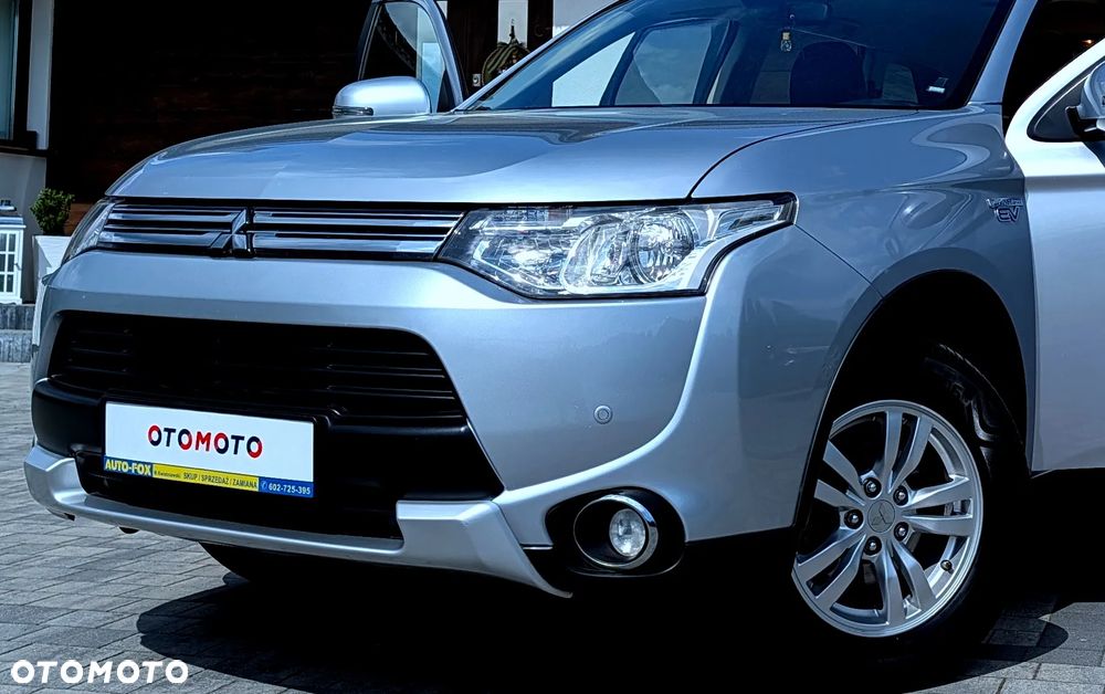 Mitsubishi Outlander Instyle NAVI + - 26