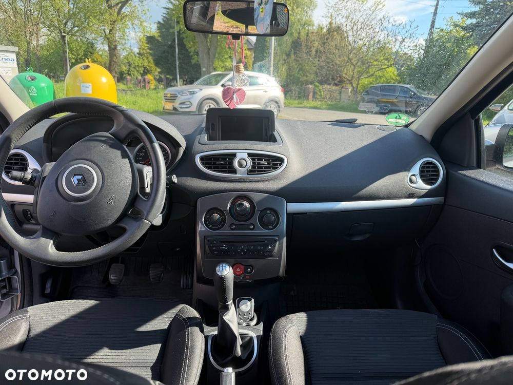 Renault Clio 1.2 16V 75 TomTom Edition - 1