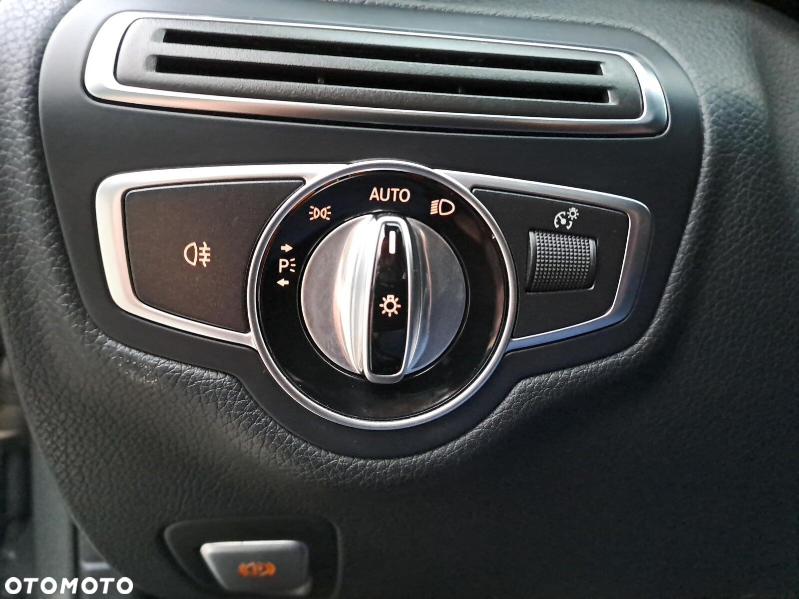 Mercedes-Benz Klasa C 200 4-Matic 7G-TRONIC - 16