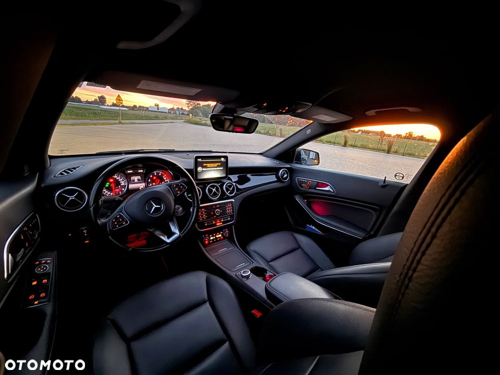 Mercedes-Benz CLA 250 4Matic 7G-DCT Urban - 16