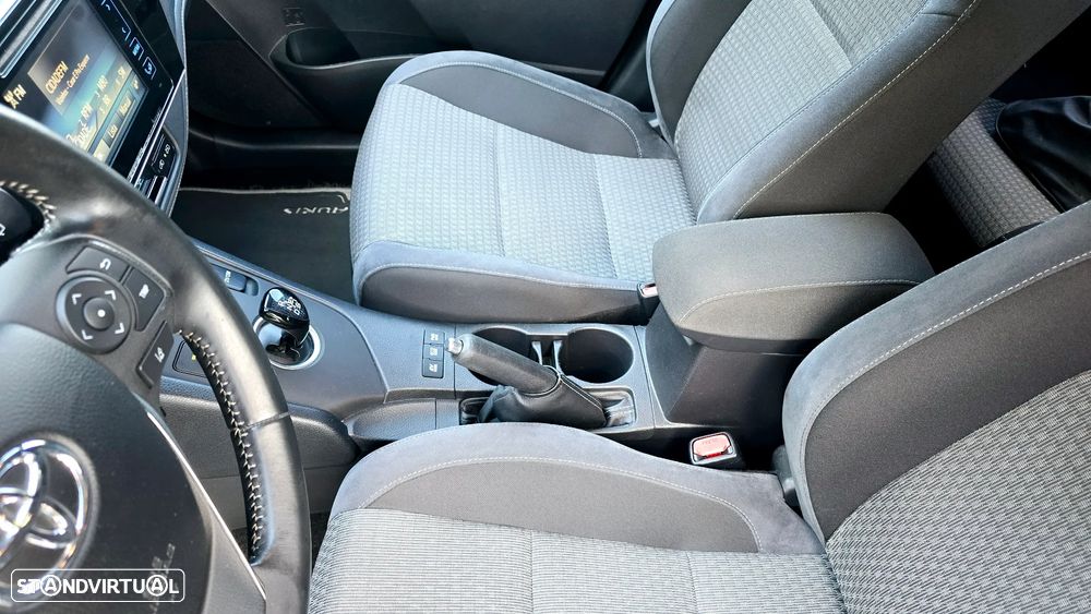 Toyota Auris 1.8 HSD Comfort +P.Techno+P.Sport - 39