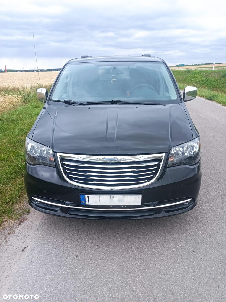 Chrysler Town & Country - 1
