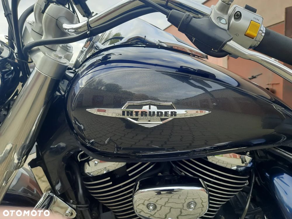 Suzuki Intruder - 16