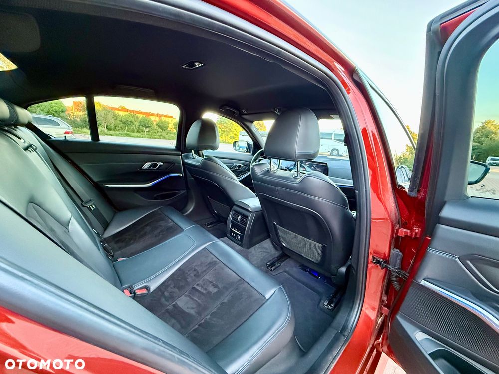 BMW Seria 3 320d M Sport Shadow - 22