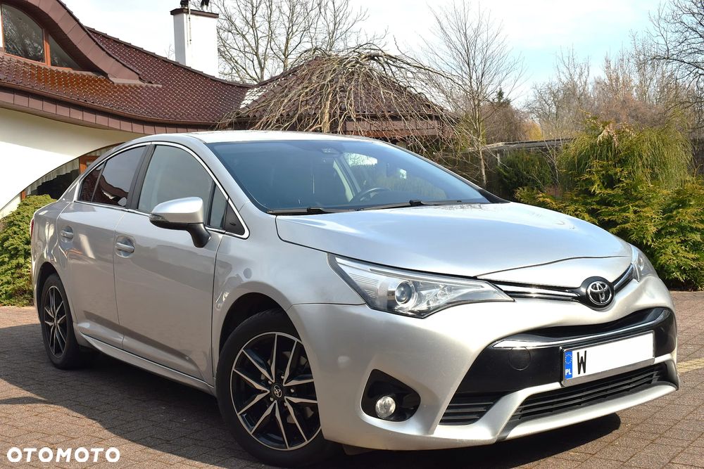Toyota Avensis 1.8 Premium - 12