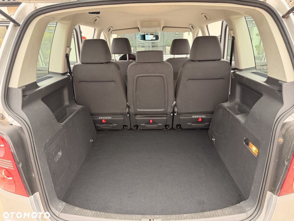 Volkswagen Touran - 8