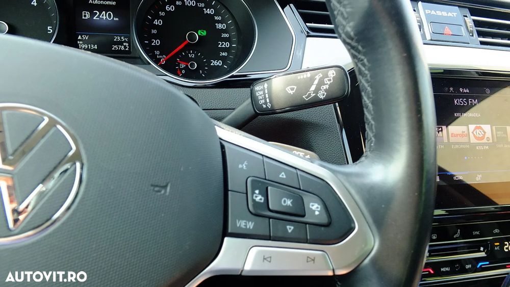 Volkswagen Passat Variant 2.0 TDI SCR DSG BlueMotion Comfortline - 13