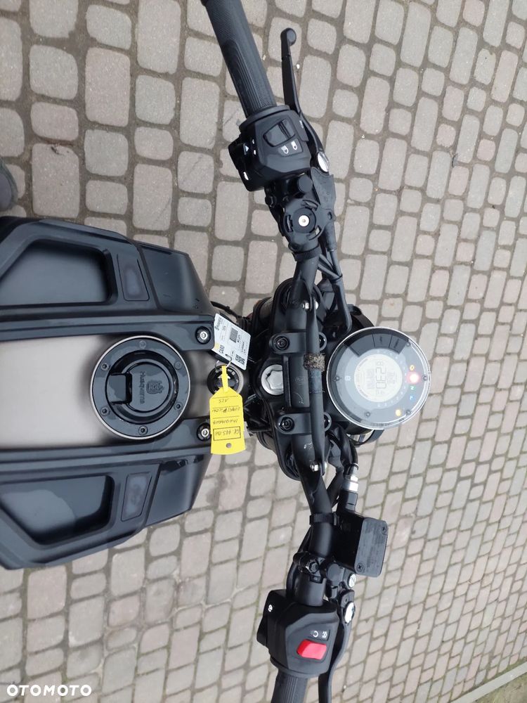 Husqvarna Svartpilen - 9