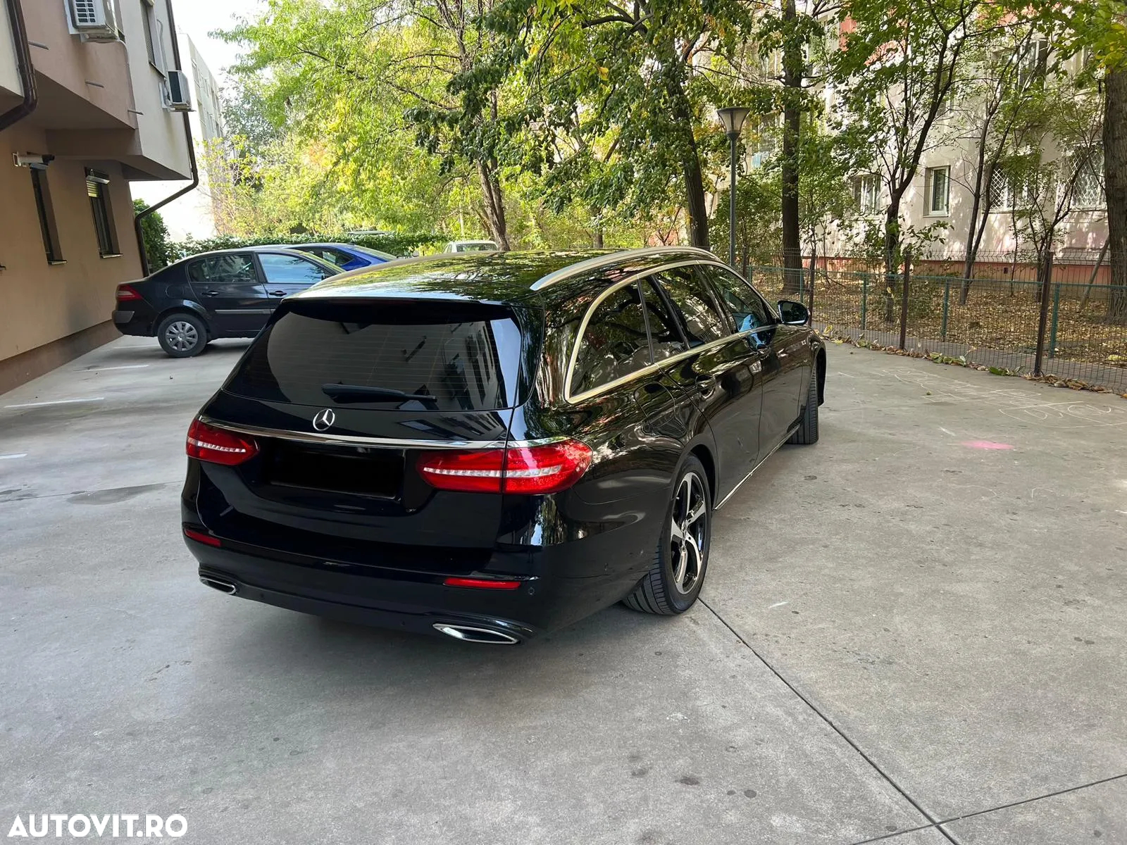 Mercedes-Benz E 200 d T 9G-TRONIC Avantgarde - 2