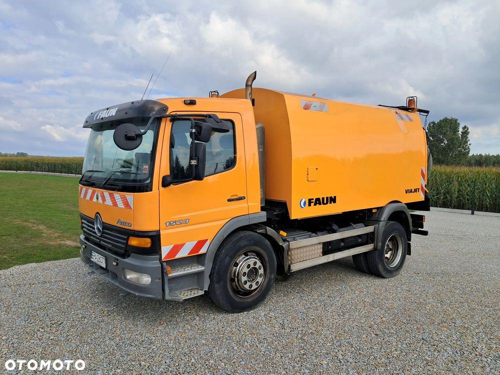 Mercedes-Benz 1523