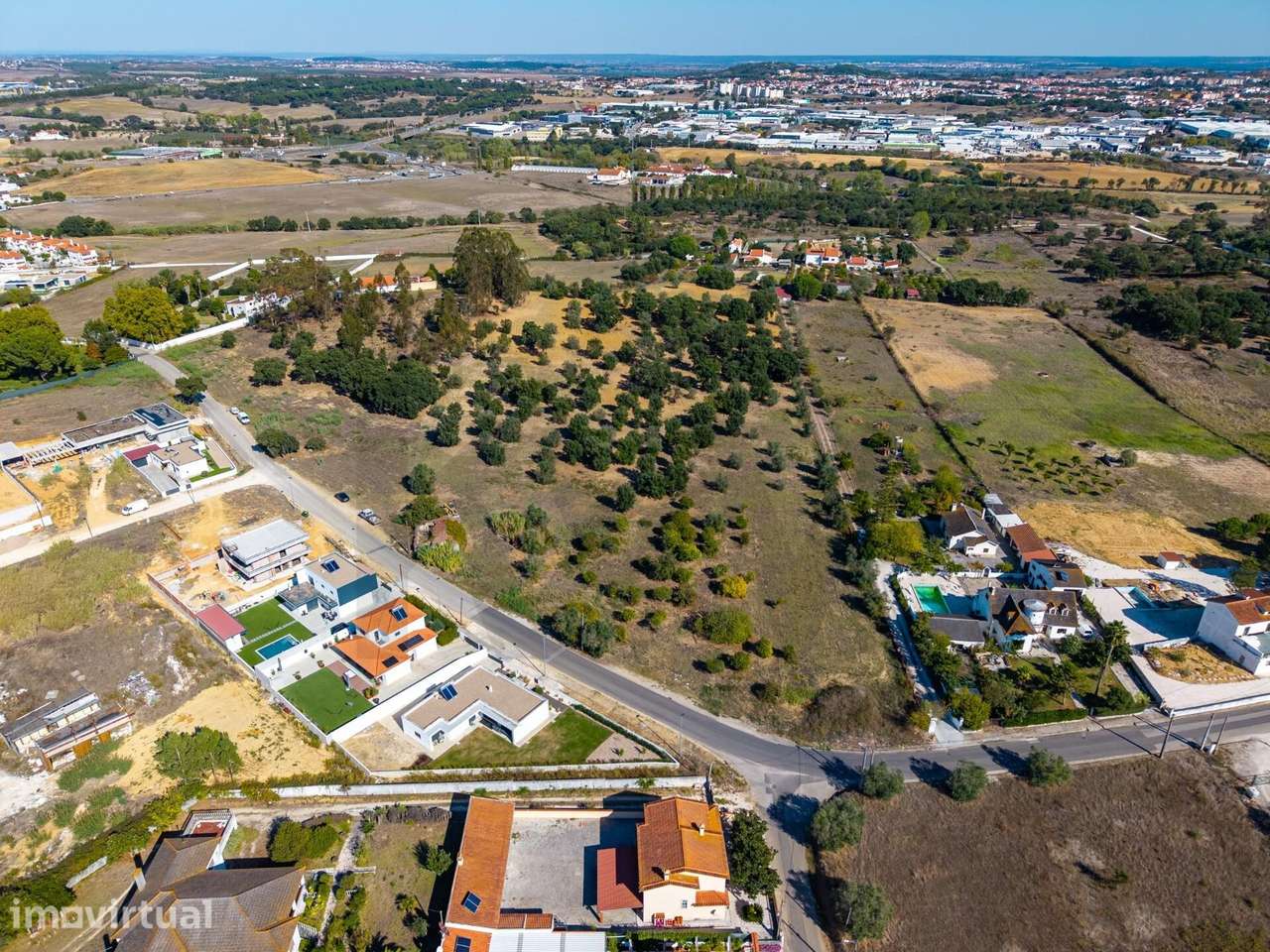 Oportunidade de Investimento - Terreno com 30.520 m2 e Potencial de Co - Grande imagem: 4/17