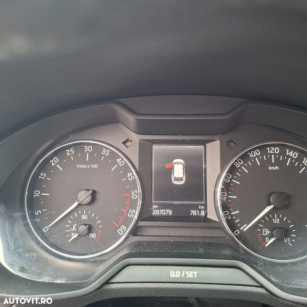 Skoda Octavia 1.6 TDI DSG Ambition - 5