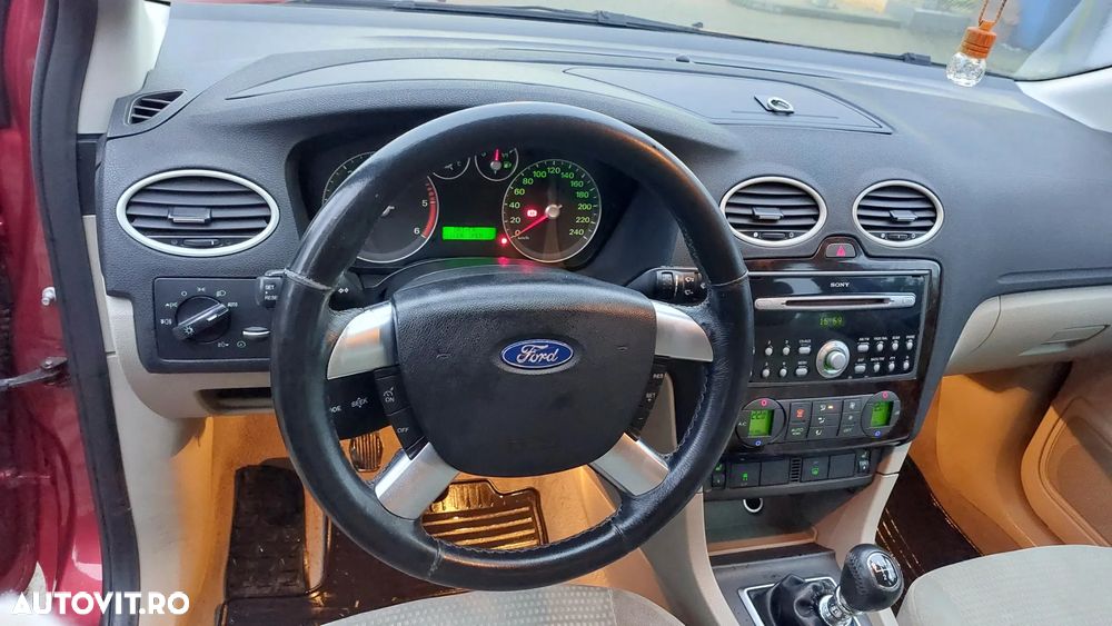 Ford Focus 2.0 TDCI 136 Ghia - 18