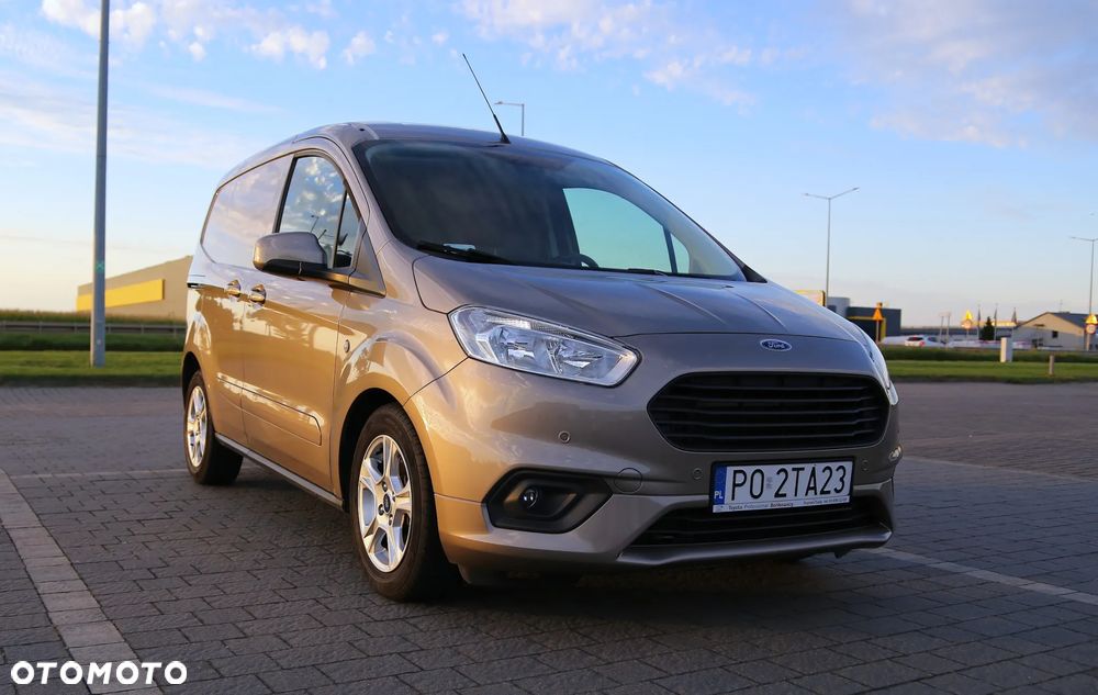 Ford Transit Courier - 14