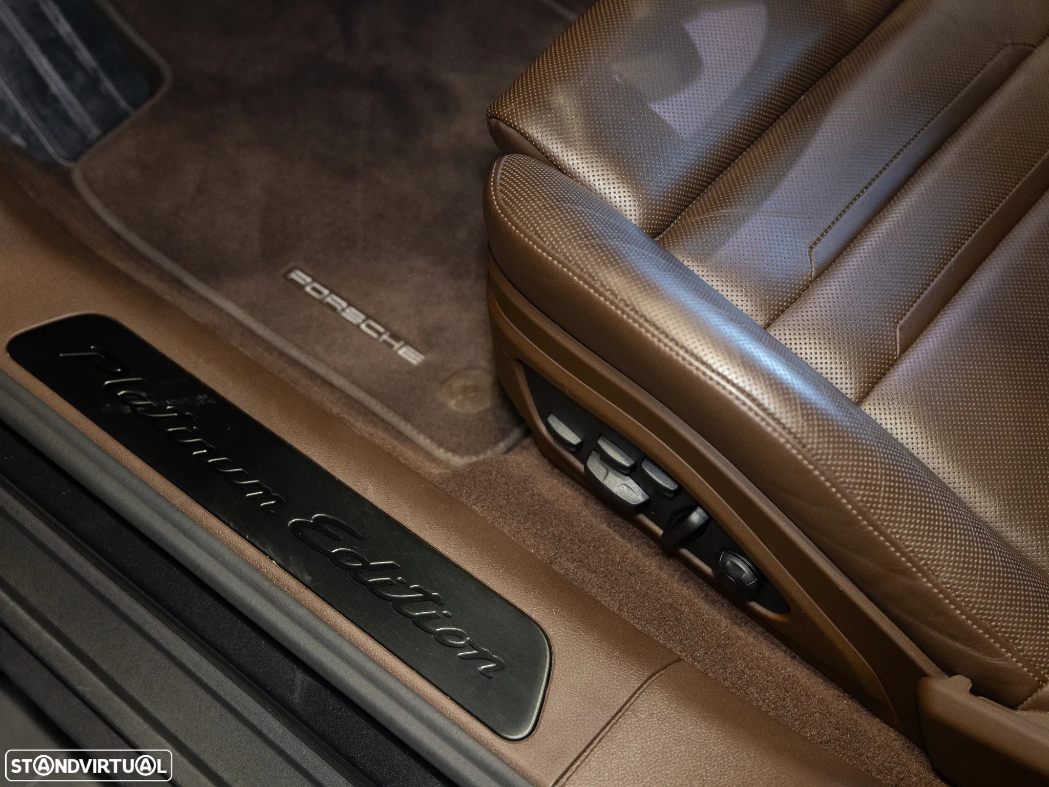 Porsche Panamera 4 E-Hybrid Platinum Edition - 30