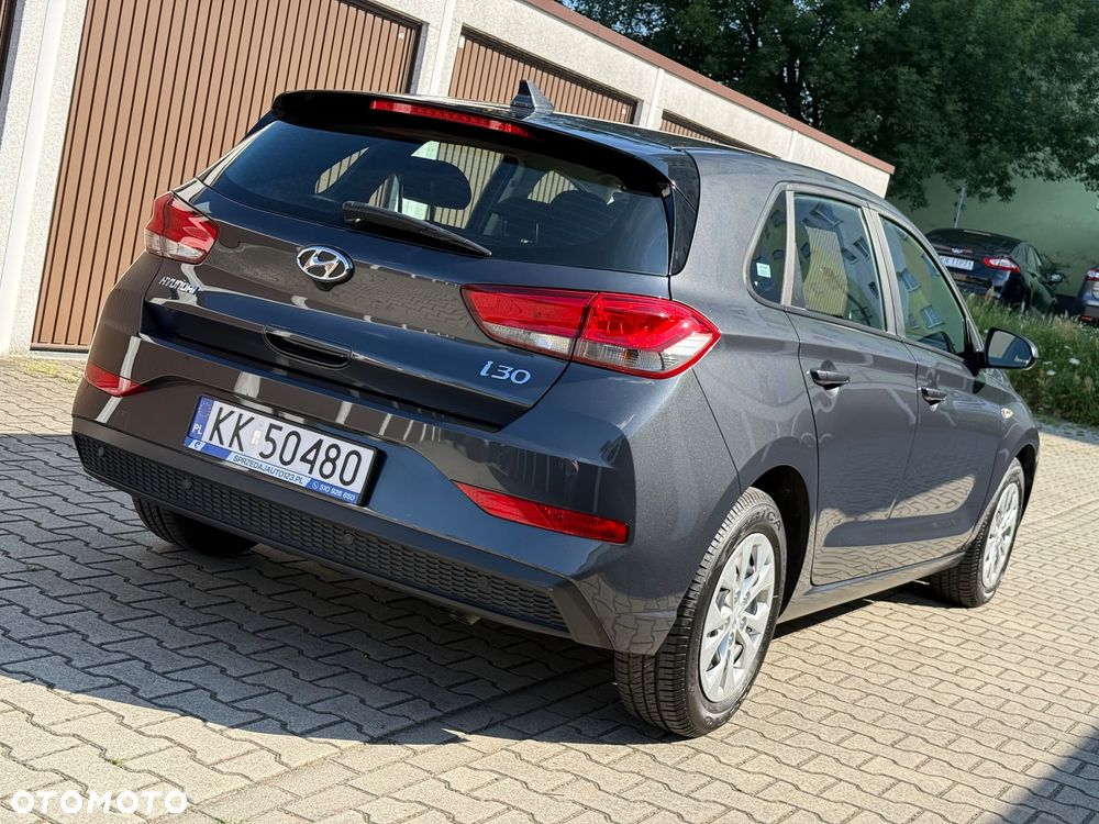 Hyundai i30 1.5 DPI Classic + - 22