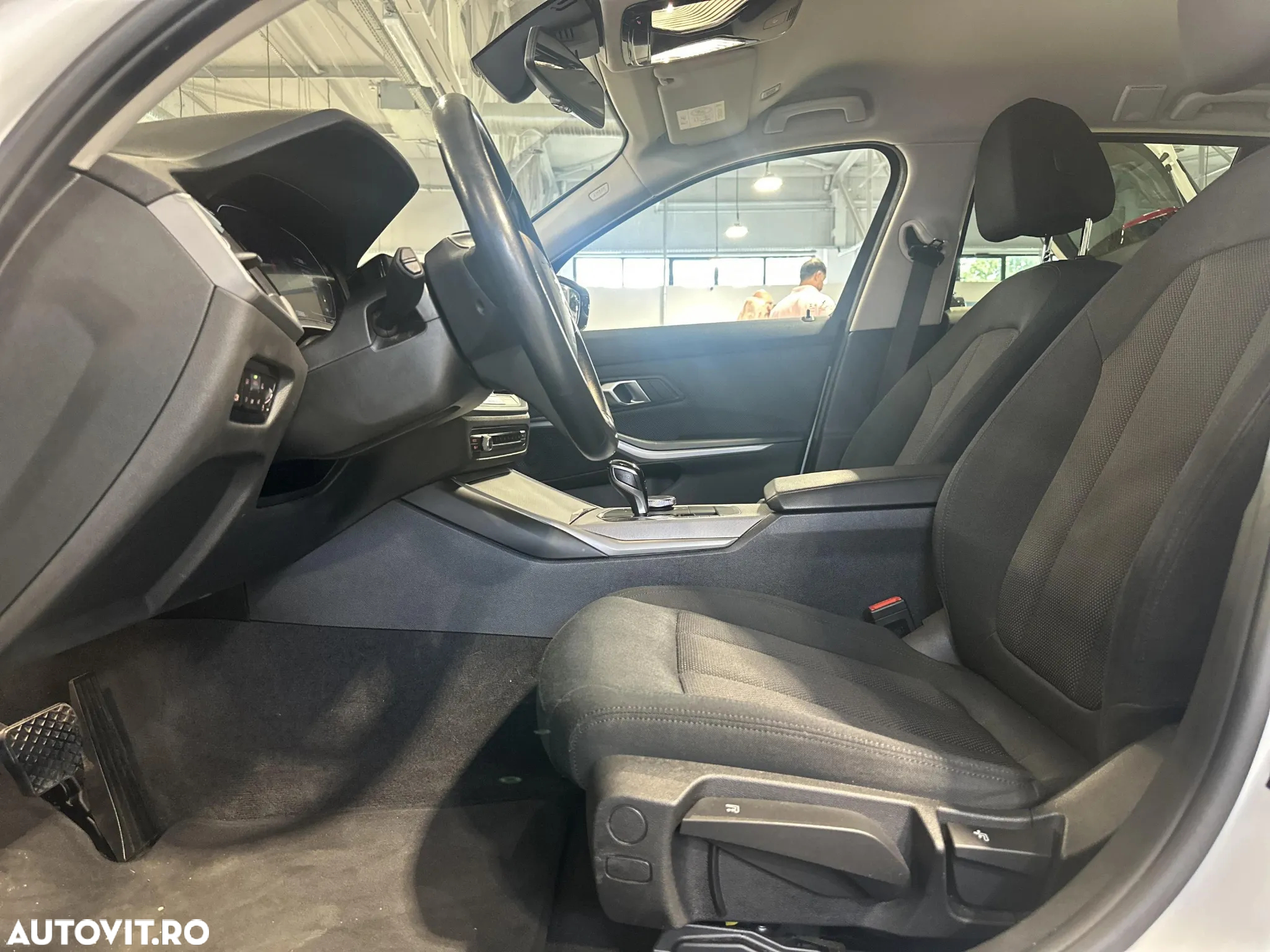BMW Seria 3 320d Touring xDrive Aut. - 24