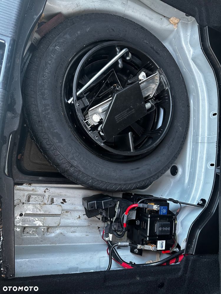 Mercedes-Benz Klasa E 200 CGI BlueEffICIENCY - 15