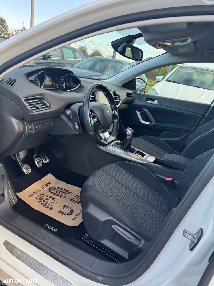 Peugeot 308 1.2 L PureTech Turbo S&S Active - 9