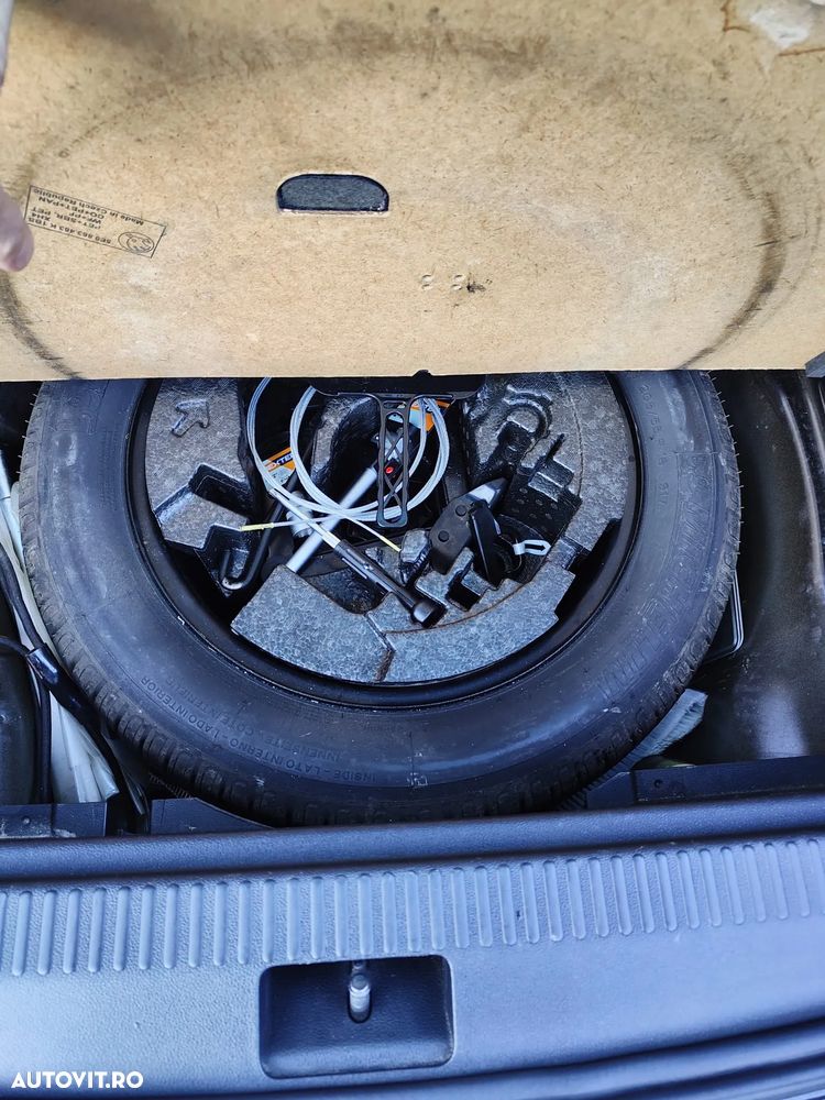 Skoda Octavia 1.6 TDI STYLE DSG - 7