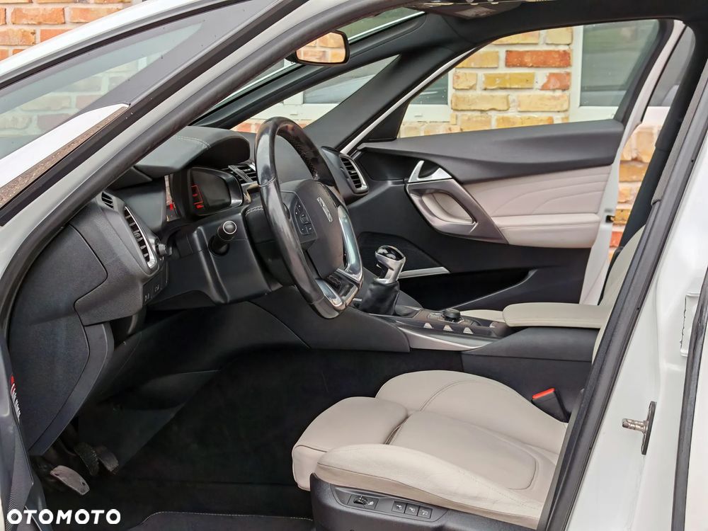 Citroën DS5 HDi 165 SoChic - 10
