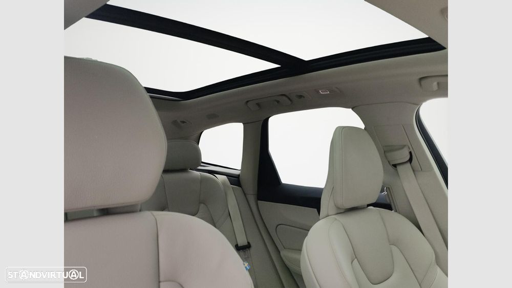 Volvo XC 60 2.0 T6 PHEV Core AWD - 16