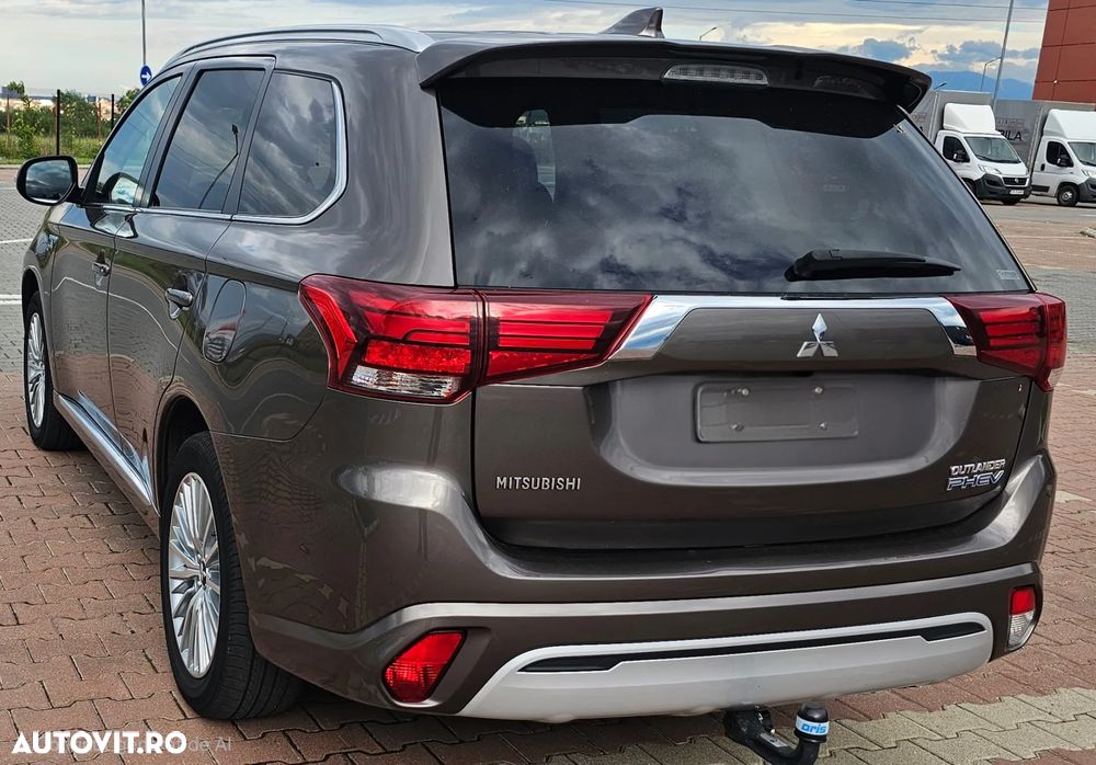 Mitsubishi Outlander - 3