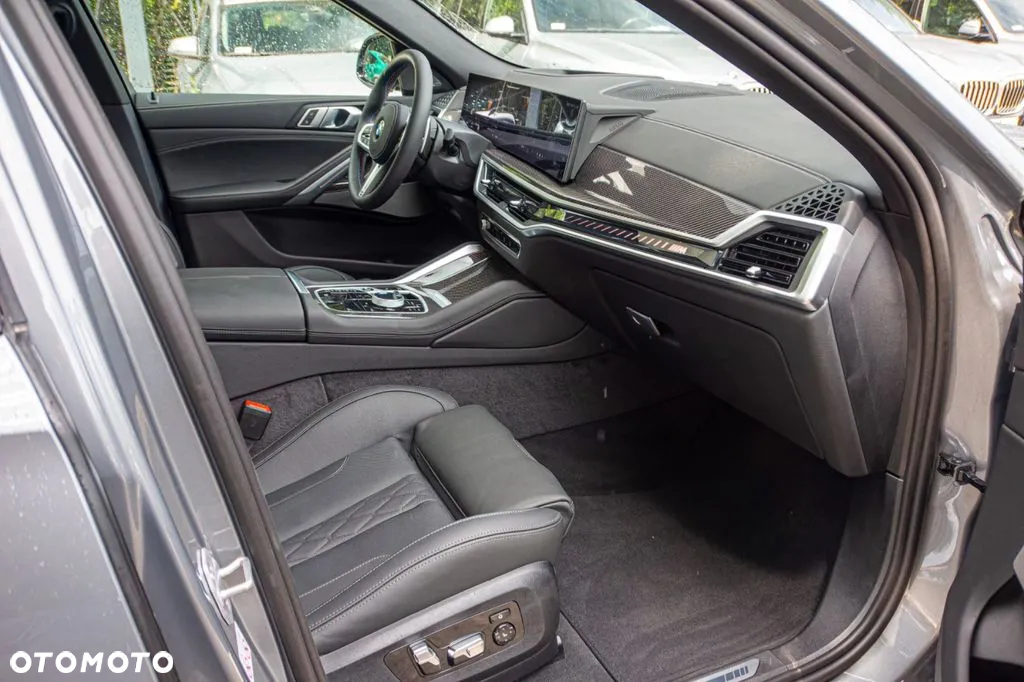 BMW X6 M50i - 11