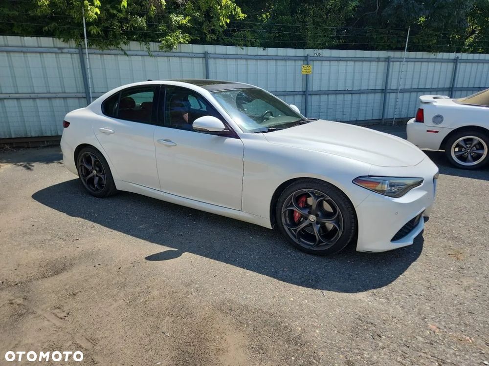 Alfa Romeo Giulia 2.0 Turbo 16V AT8-Q4 Ti - 4