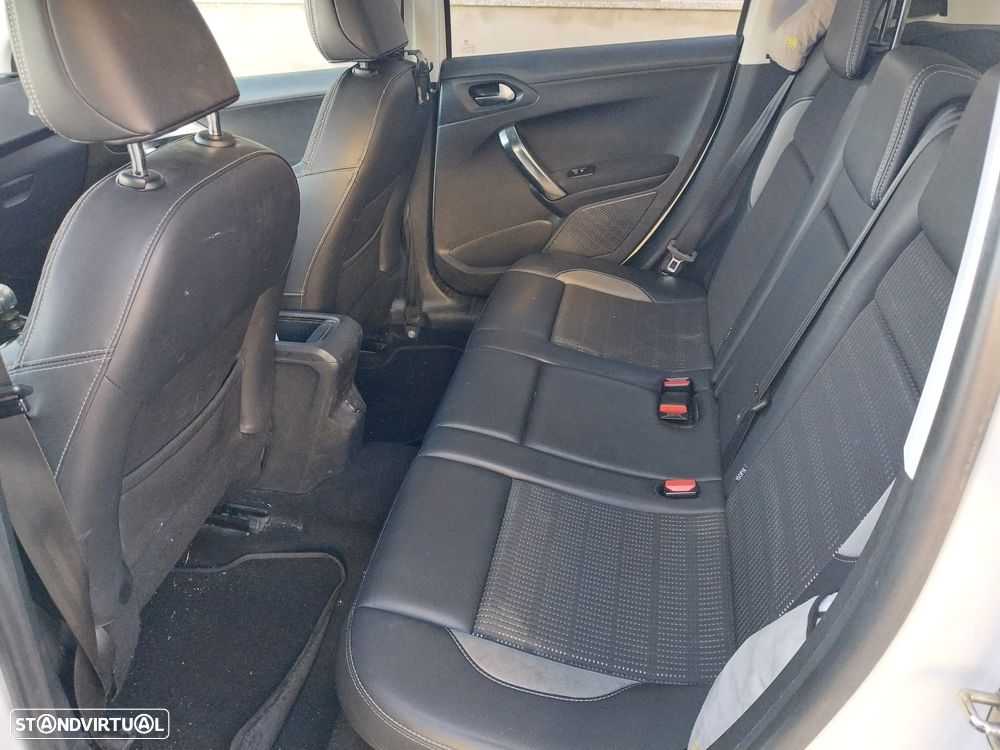 Peugeot 2008 1.6 e-HDi Allure - 7