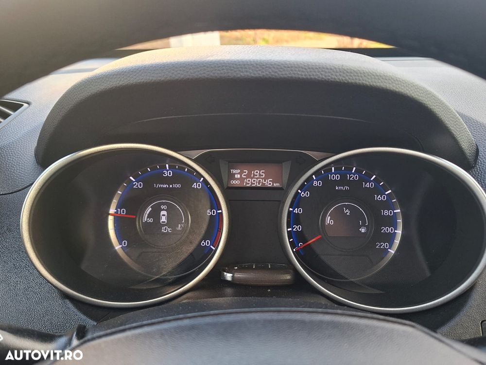 Hyundai ix35 2.0 CRDI 4WD Fifa World Cup Gold Edition - 11