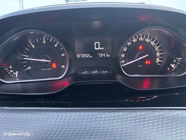 Peugeot 2008 1.6 BlueHDi Style - 3