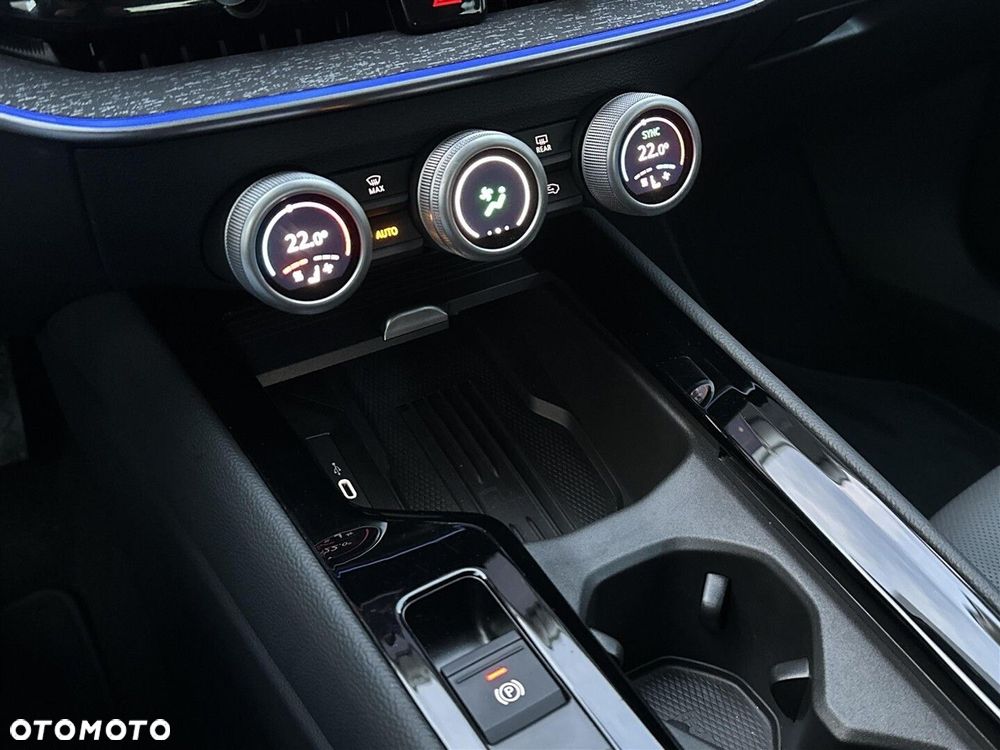 Skoda Superb 2.0 TDI SCR Selection DSG - 22