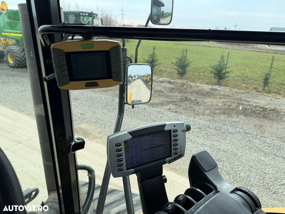 Challenger MT765C Tractor pe Senile - 4