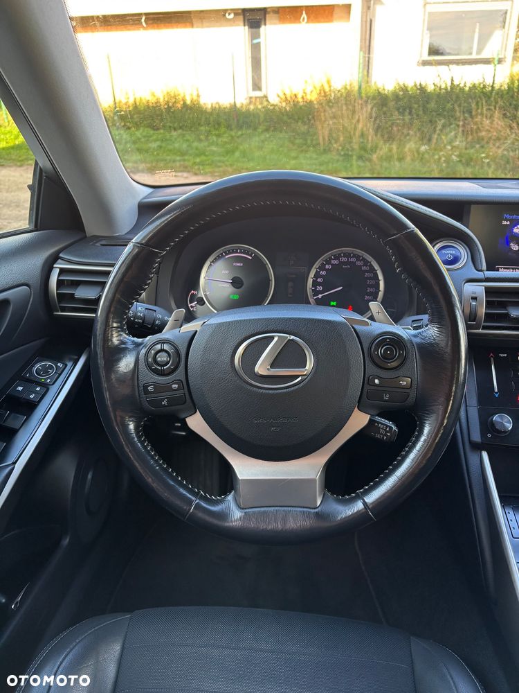 Lexus IS 300h Prestige - 31