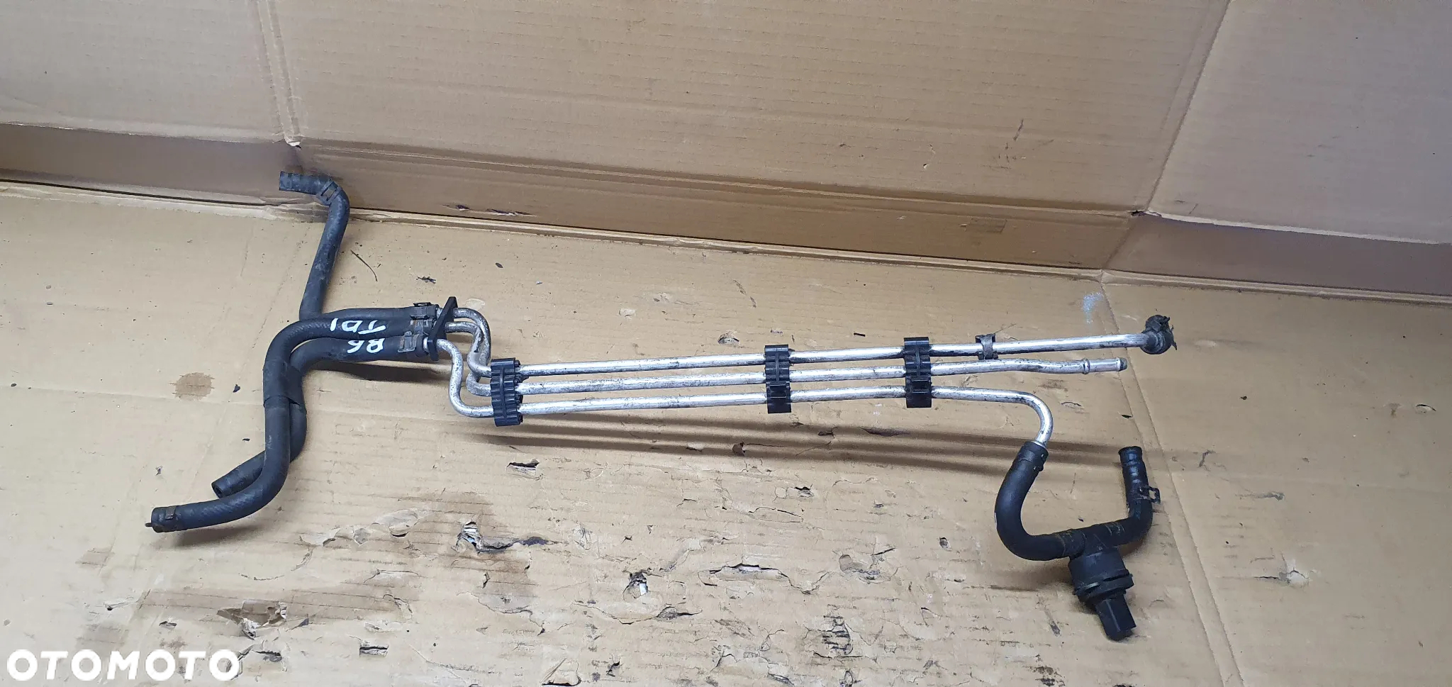 Przewody rurki paliwa VW Passat B6 1.9 TDI 3C0130307 3C0127399A - 6